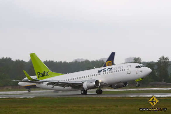 Boeing 737-33V