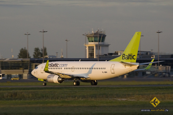 Boeing 737-33V