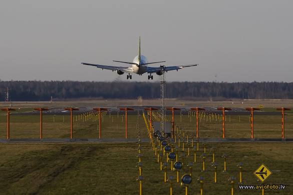Boeing 737-31S