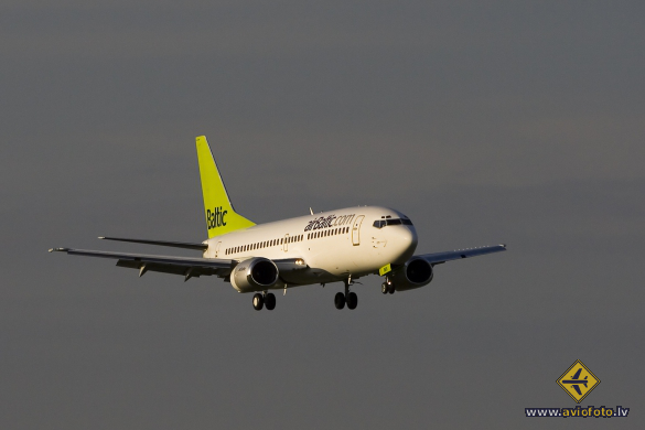 Boeing 737-31S