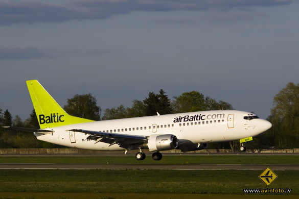 Boeing 737-31S