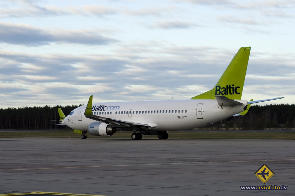 Boeing 737-36Q