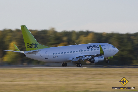 Boeing 737-36Q