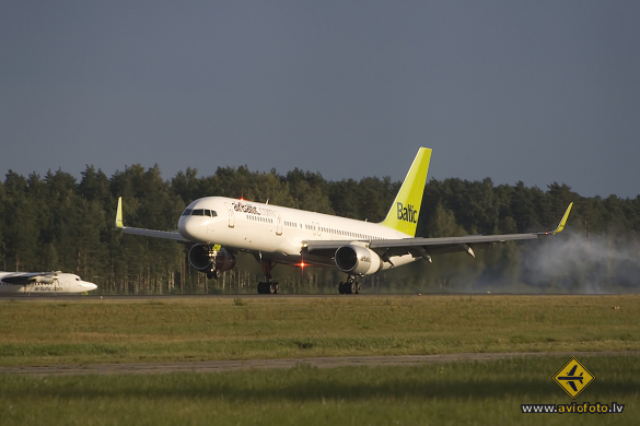 Boeing 757-256