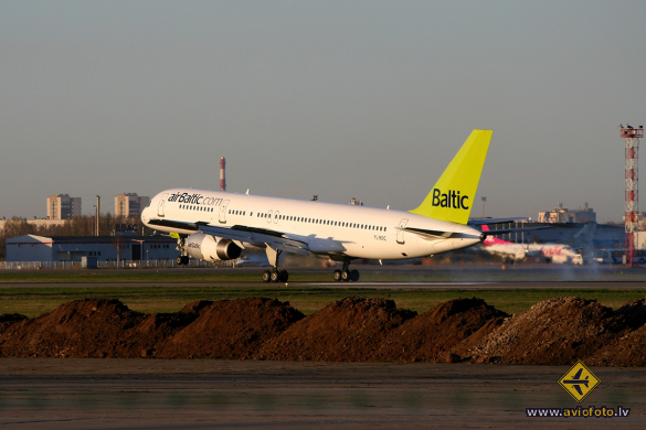 Boeing 757-256