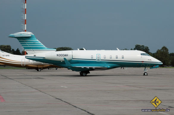 Bombardier Challenger 300 (BD-100-1A10)