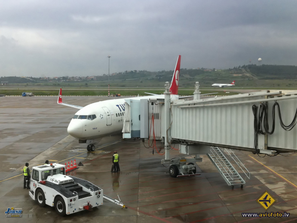 Boeing 737-8F2
