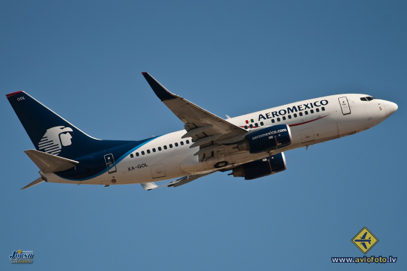 Boeing 737-752