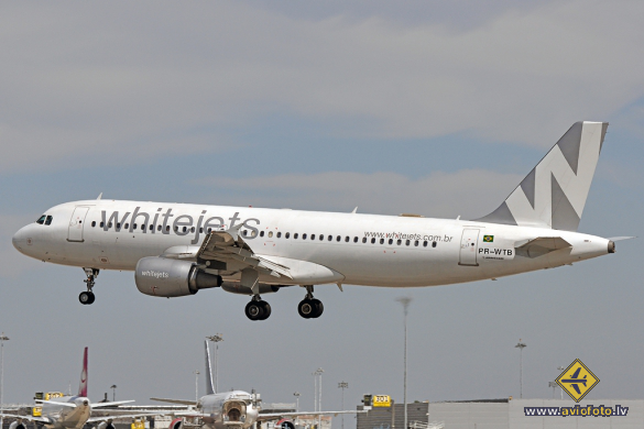 Airbus A320-214
