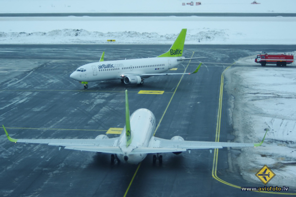 Boeing 737-33A