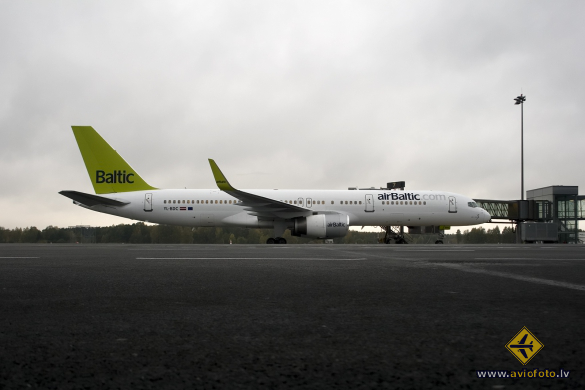 Boeing 757-256