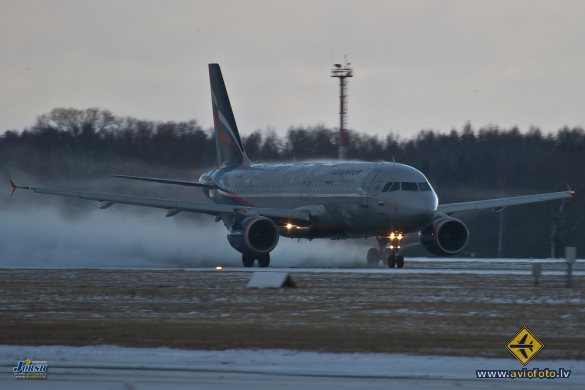 Airbus A320-214