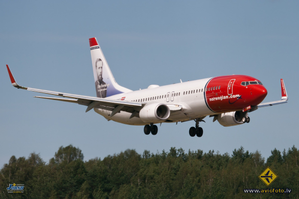 Boeing 737-8JP