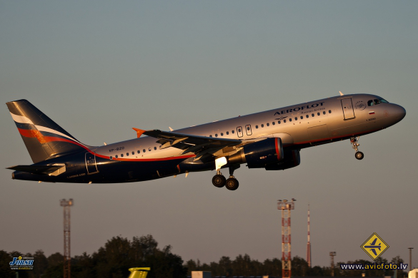 Airbus A320-214