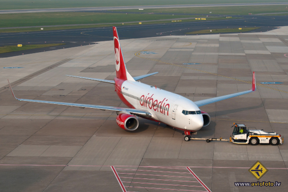 Boeing 737-7K5