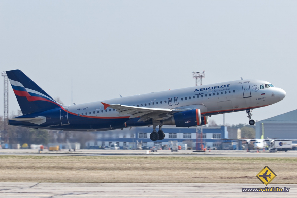 Airbus A320-214