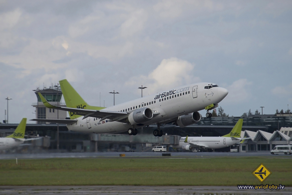 Boeing 737-33V