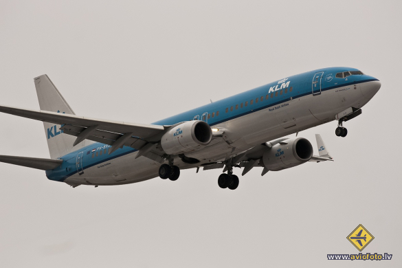 Boeing 737-8K2