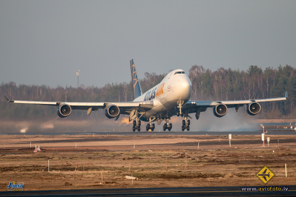 Boeing 747-47UF/SCD