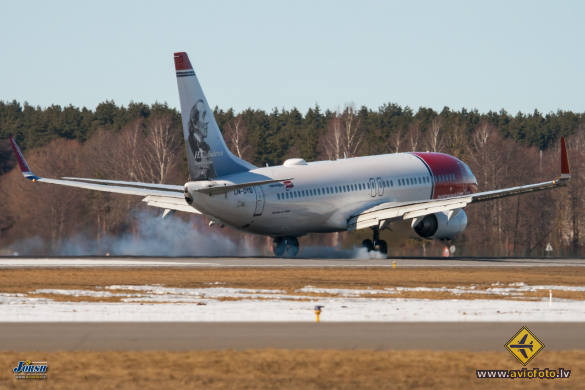 Boeing 737-8JP