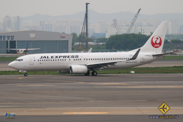 Boeing 737-846