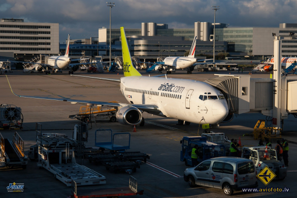Boeing 737-33A