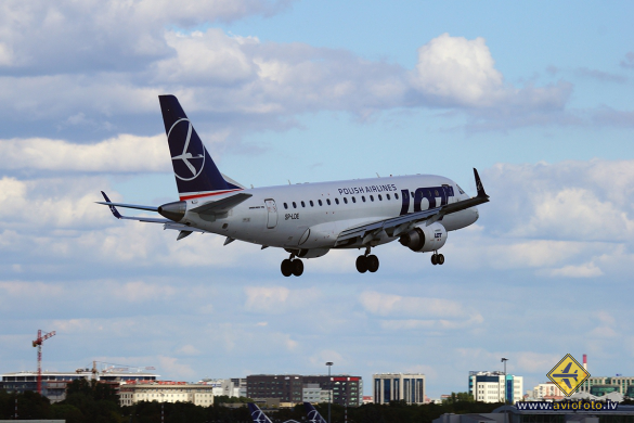 Embraer 170STD (ERJ-170-100STD)