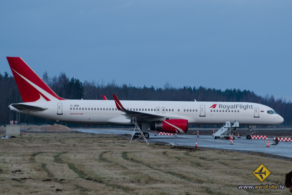Boeing 757-256