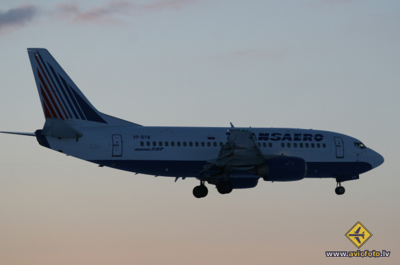 Boeing 737-524