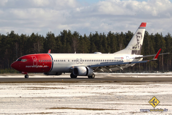 Boeing 737-86N