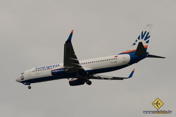 Boeing 737-8HC