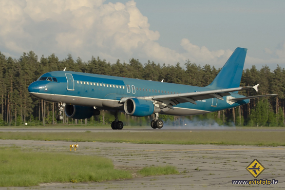 Airbus A320-214