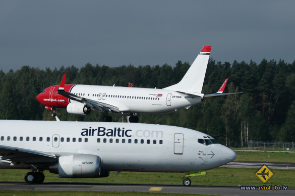Boeing 737-8JP