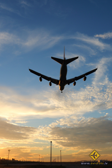 Boeing 747-4B5(BCF)