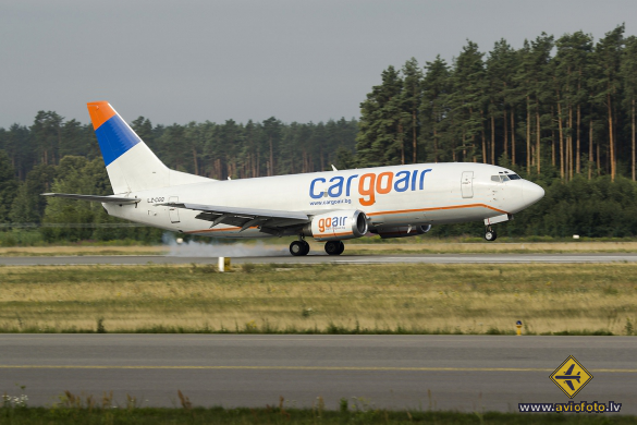 Boeing 737-3Y5(SF)