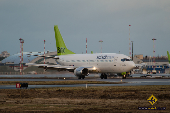 Boeing 737-31S