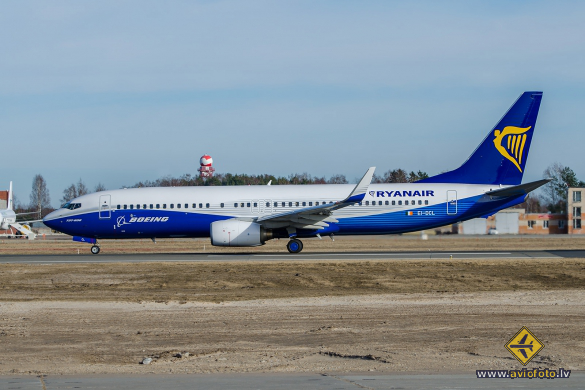 Boeing 737-8AS