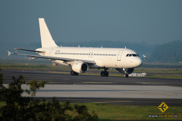 Airbus A320-211