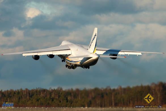 Antonov An-124-100 Ruslan
