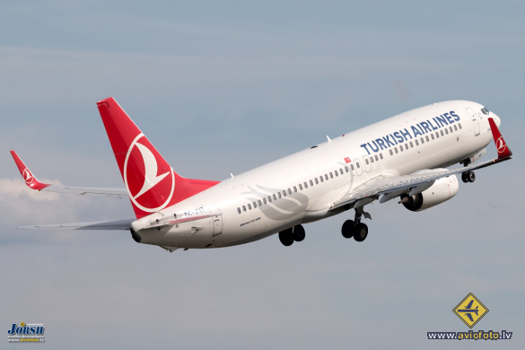 Boeing 737-8F2