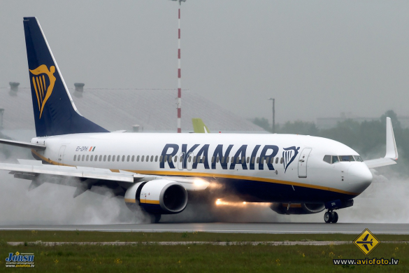 Boeing 737-8AS