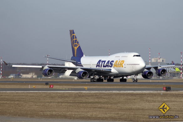 Boeing 747-446