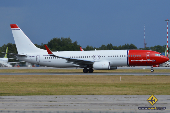 Boeing 737-8JP