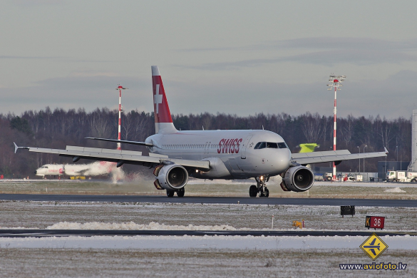 Airbus A320-214
