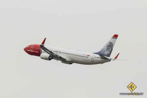 Boeing 737-8JP