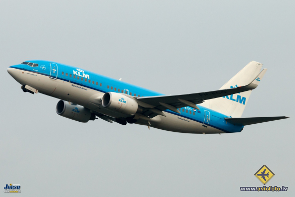 Boeing 737-7K2