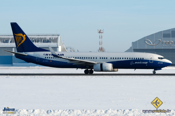Boeing 737-8AS