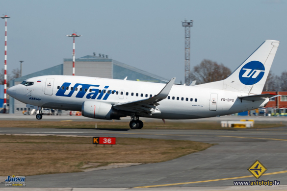 Boeing 737-524