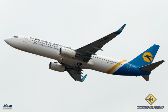 Boeing 737-8AS