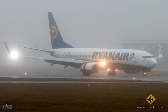 Boeing 737-8AS